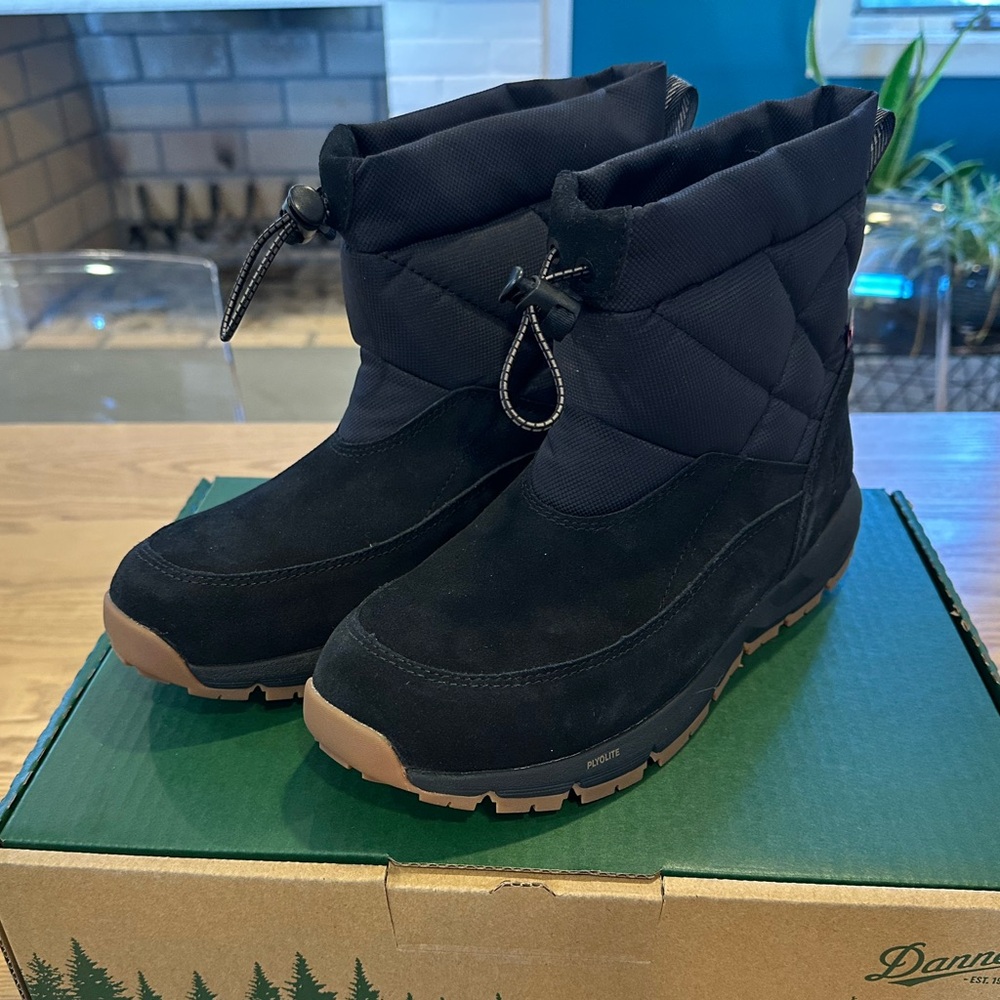 Danner Cloud Cap Women’s winter boots size 9.5